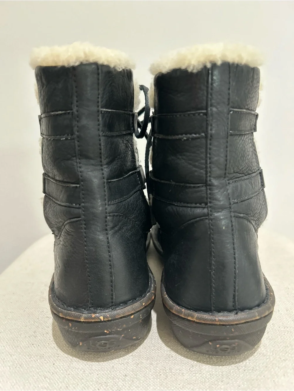 Ugg Caspia 1932 Winter Leather Sheepskin Moto Ankle Boot Black Sz 10 EUC Rugged